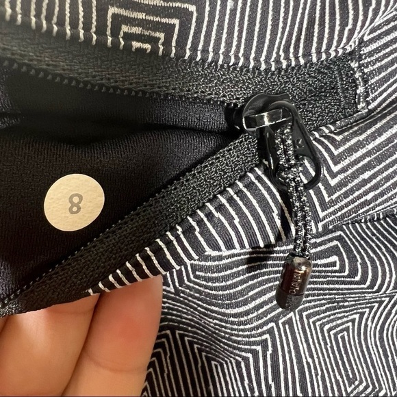 Lululemon x Soulcycle Black White Geometic Print Pace Rivival Crop Leggings Sz 8 - Picture 8 of 8